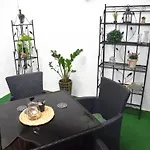 In With Private Terrace Dom wakacyjny