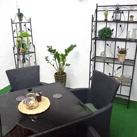 In With Private Terrace بيت للعطل